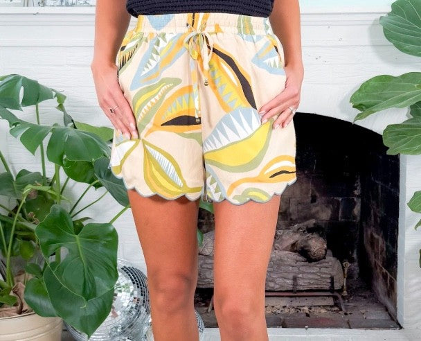 Abstract Leaf Scallop Short|47