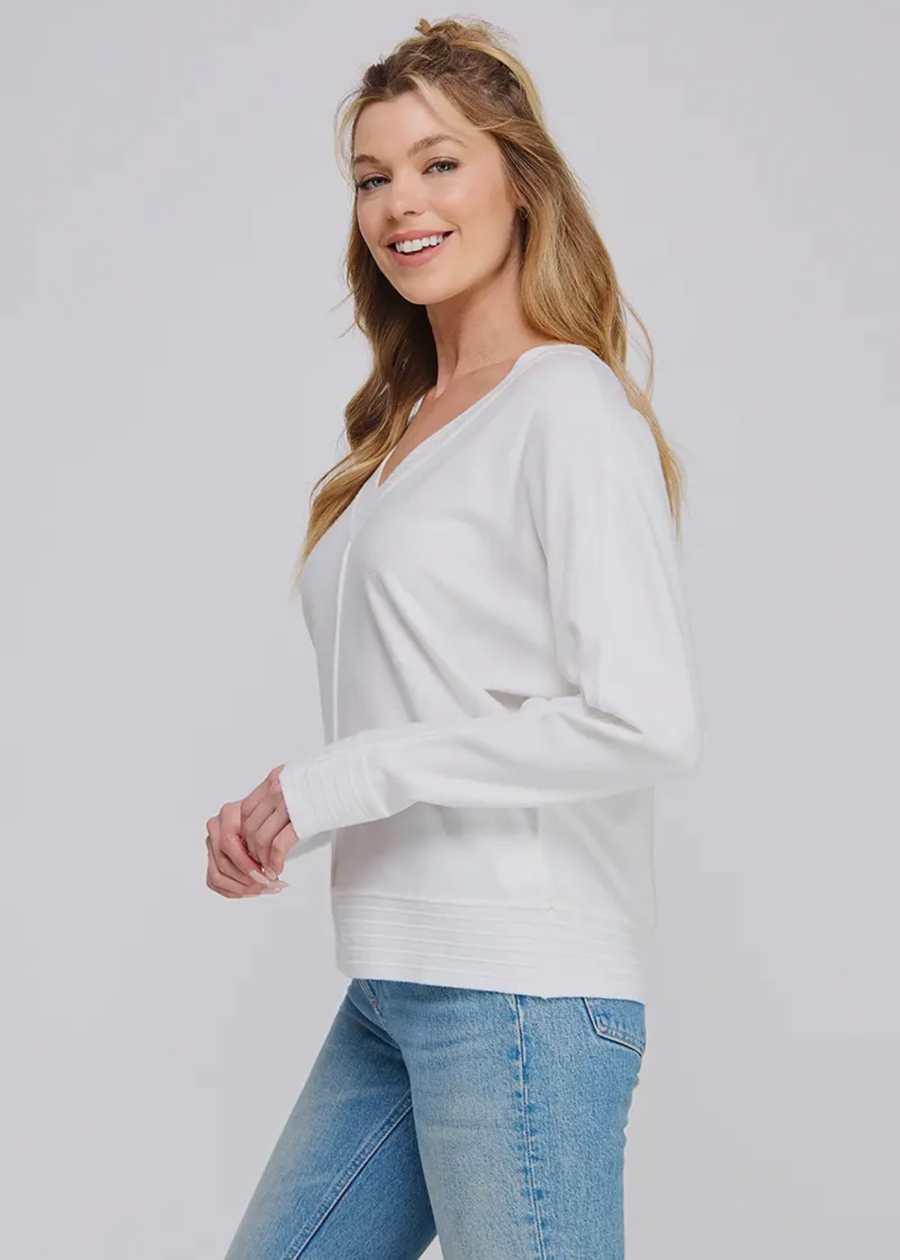 V-neck sweater- white