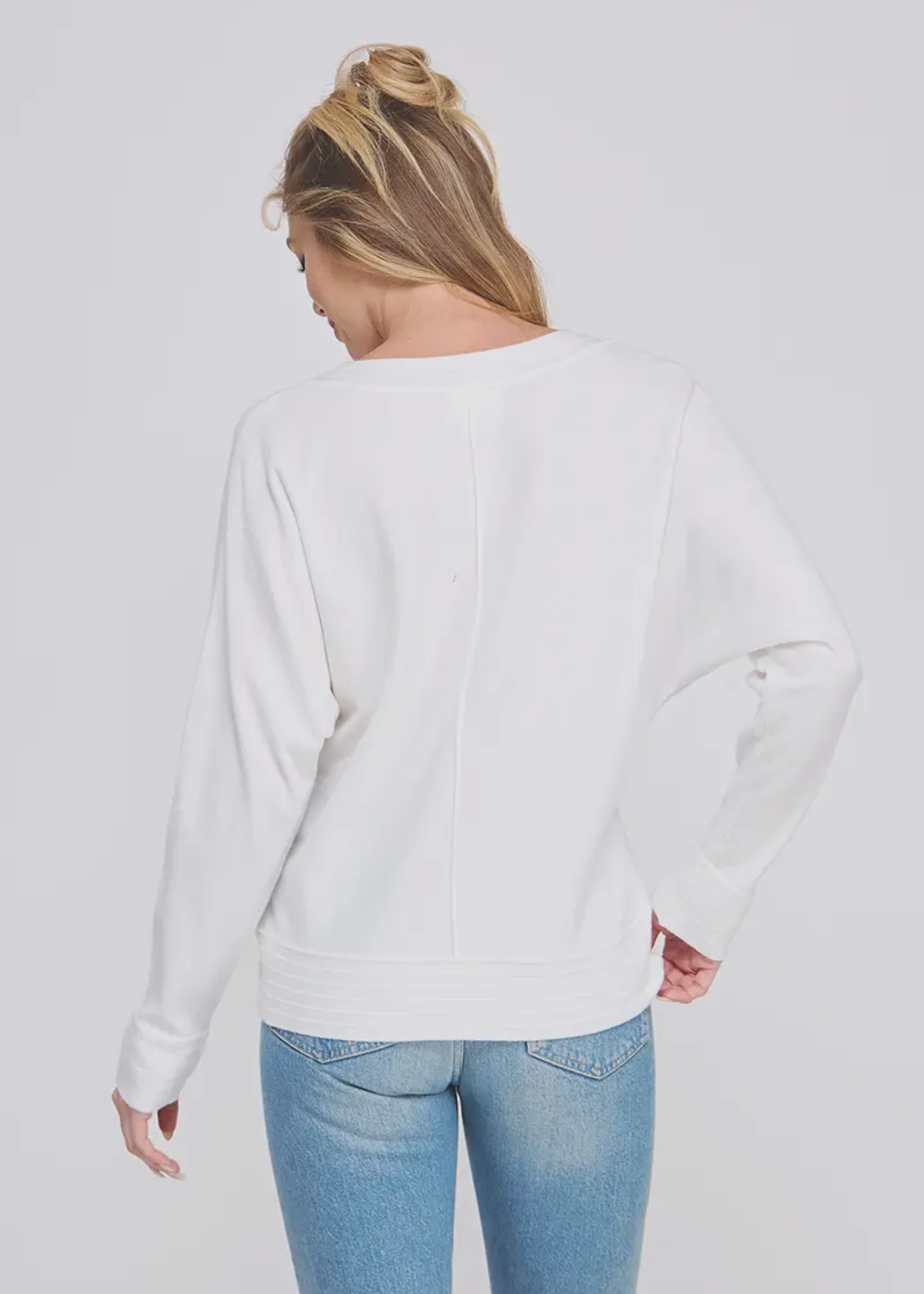 V-neck sweater- white