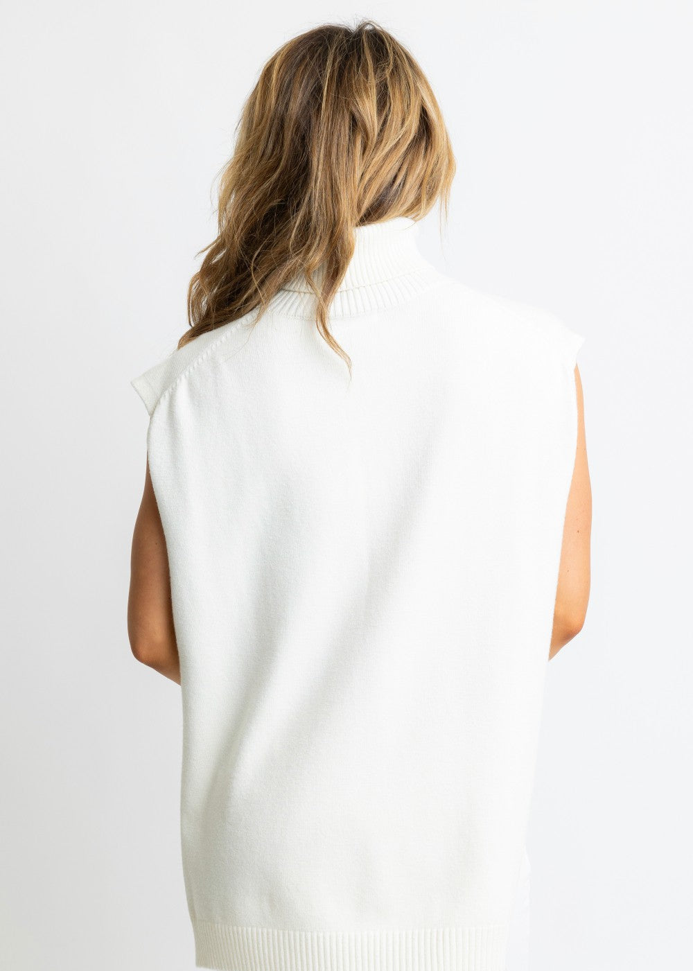 Sleeveless Turtleneck Sweater- Ivory|140